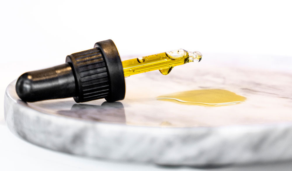 Vergleich CBD Blüten und CBD Öl